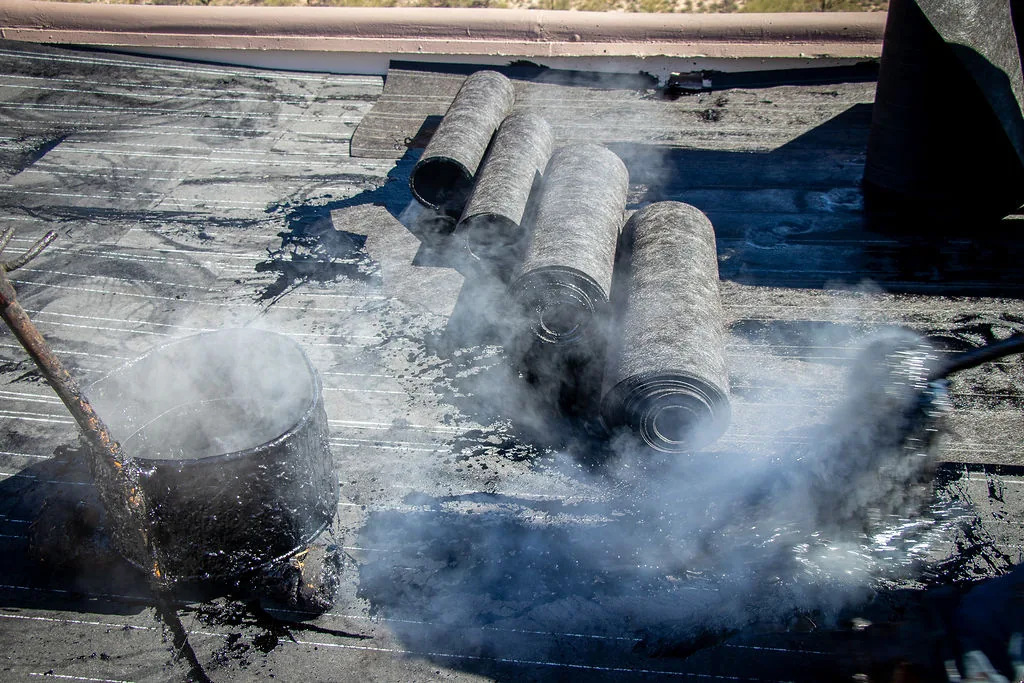 Hot asphalt and modified bitumen membrane on a flat roof